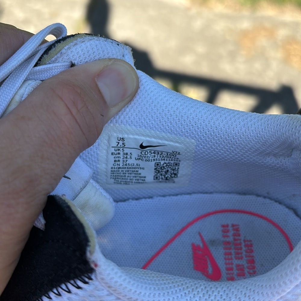 Nike Air Max White and Pink Athletic Sneakers - Picture 7 of 7